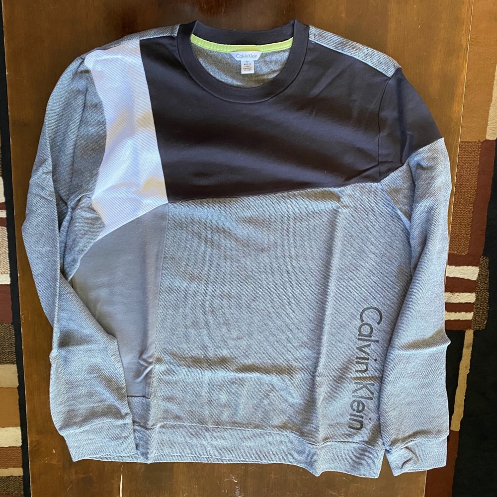 T11 Calvin Klein sweater